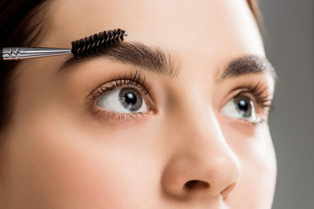 how to use coconut oil on eyebrows