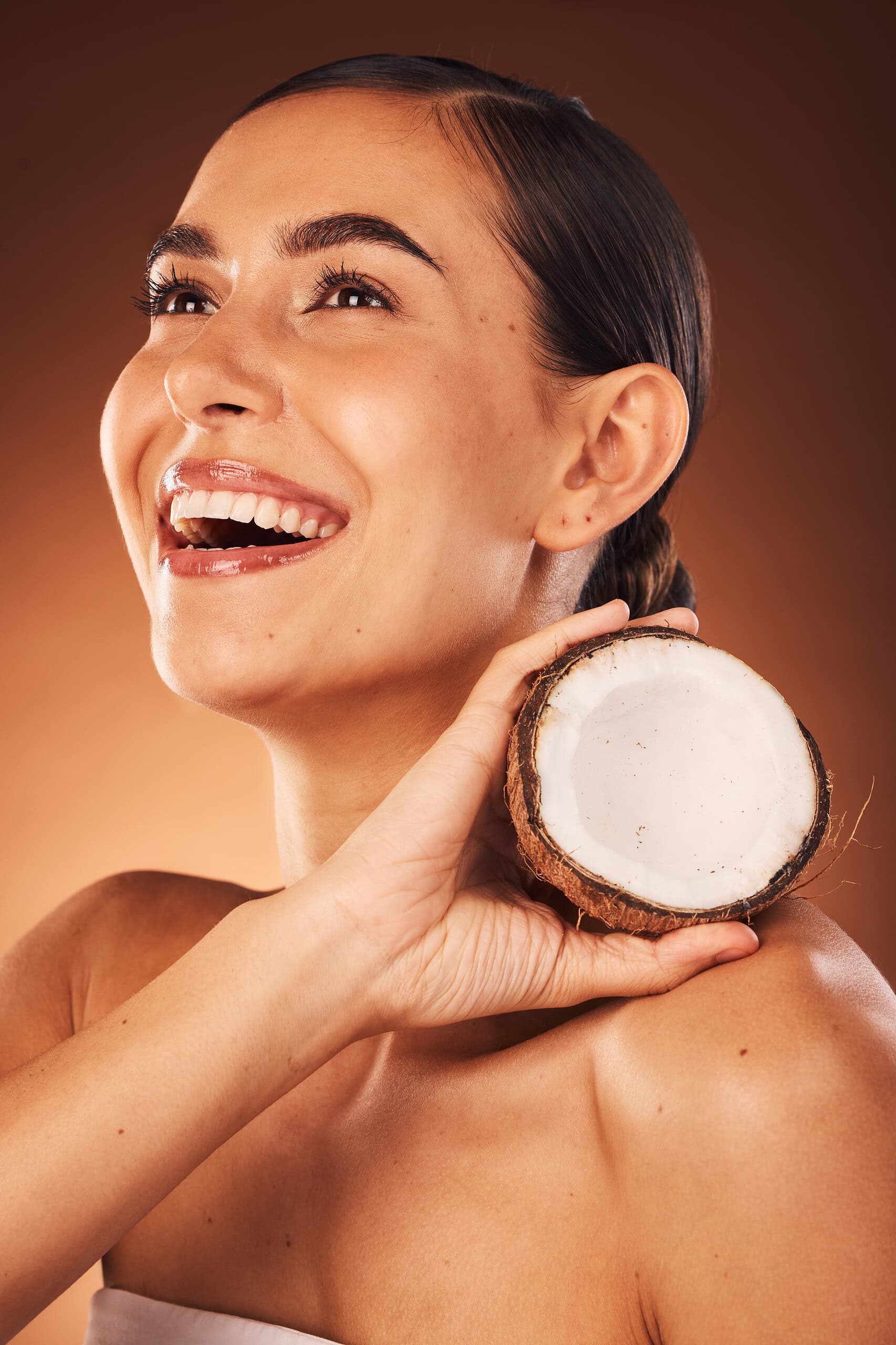 How to Do Oil Pulling with Coconut Oil & Benefits
