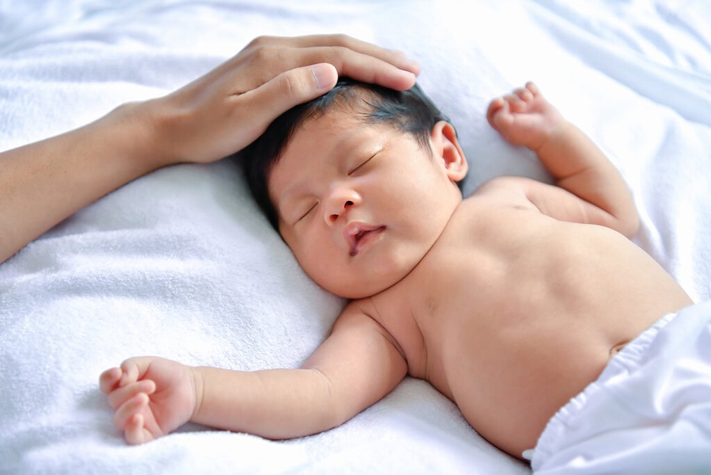 Benefits of Coconut Oil for Infant Hair Growth​